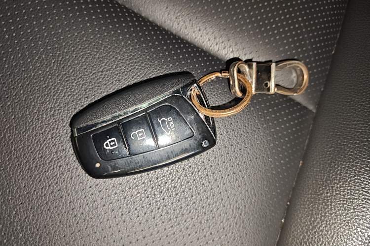 Used Hyundai Santa Fe 2017 2.0T Automatic All-Wheel Drive Smart 7-Seater
