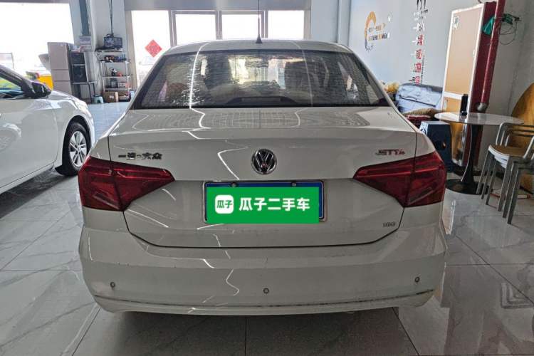 Used Volkswagen Jetta 2019 Dream Edition 1.5L Manual Fashion Version
