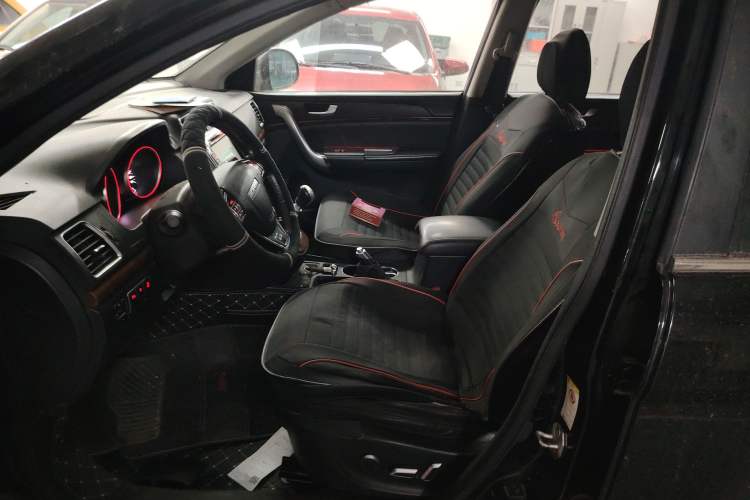 Used Haval H6 2015 Revised Version Sport Edition 1.5T Manual Transmission Two-Wheel Drive Elite Grade
