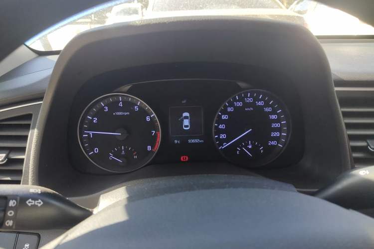 Used Hyundai Elantra 2016 1.6L Manual ZhiXuan · Dynamic Model
