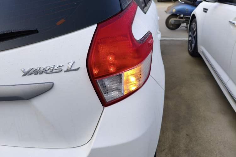 Used Toyota YARiS L 2015 1.5E Automatic Charm Edition
