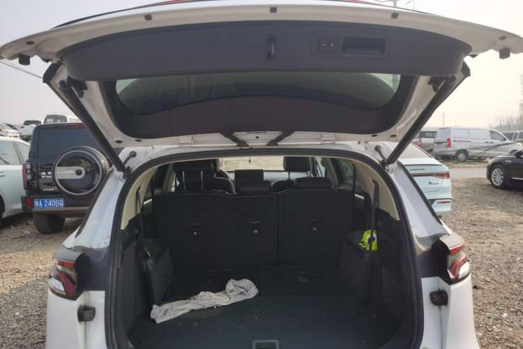 Used BYD Tang New Energy 2018 DM 2.0T All-Wheel Drive Smart Connectivity Luxury Model 7 Seats China V Emission Standard
