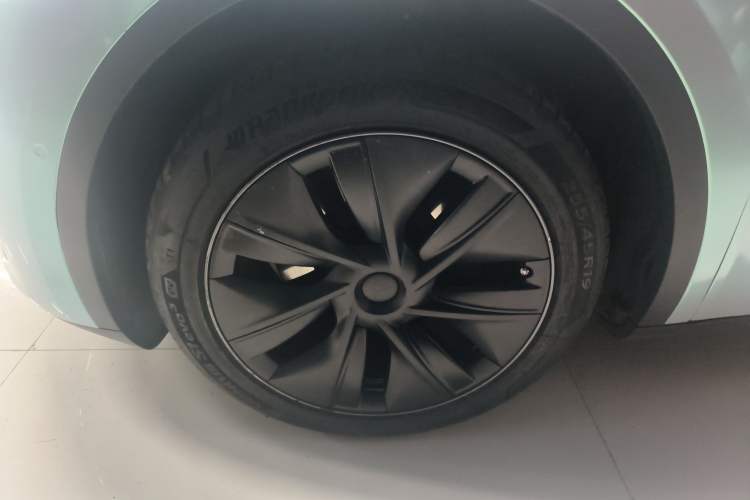 Used Tesla Model Y 2023 Long-Range All-Wheel-Drive Version
