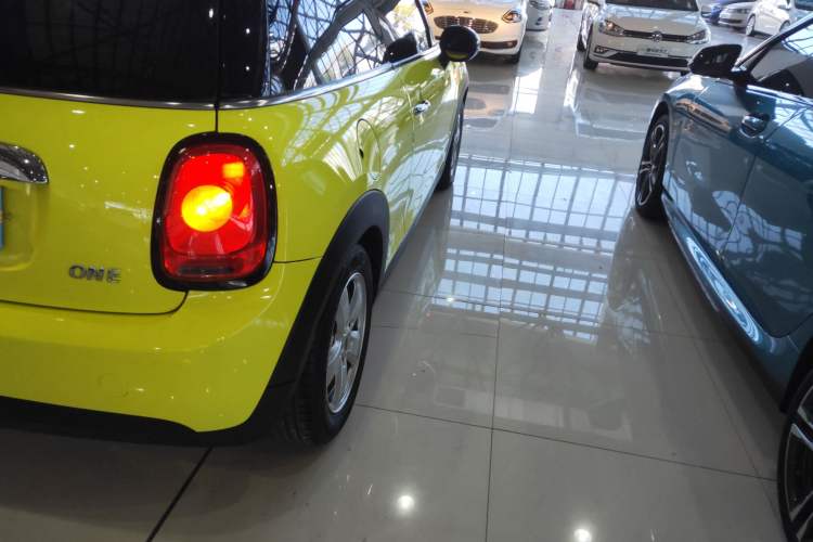 Used  MINI 2014 1.2T ONE
