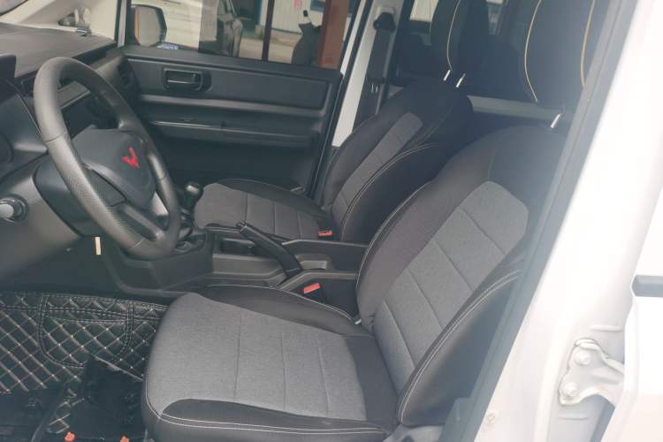 Used Wuling Hongguang PLUS 2020 1.5L Manual Standard Edition 5 Seats
