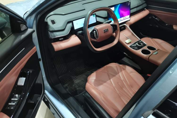 Used  L6 2025 EM-i 140km Starship Edition
