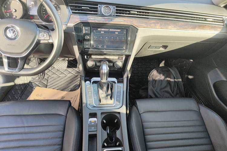 Used Volkswagen Magotan 2019 330TSI DSG Luxury Model China V Standard
