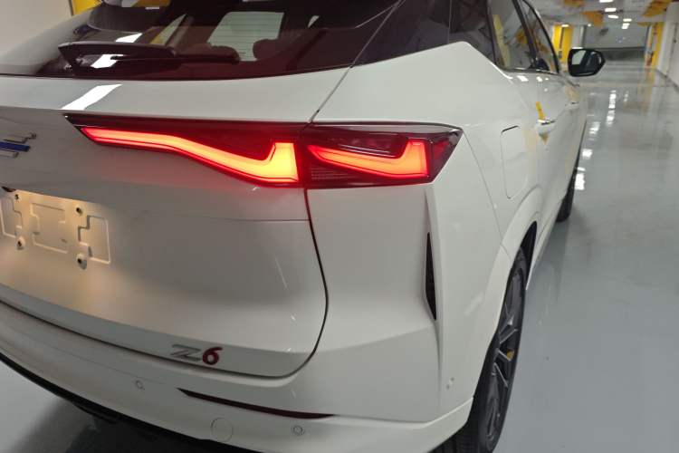 Used Oshan Z6 New Energy 2023 ZhiDian iDD 150KM Flagship PLUS Smart Parking Edition
