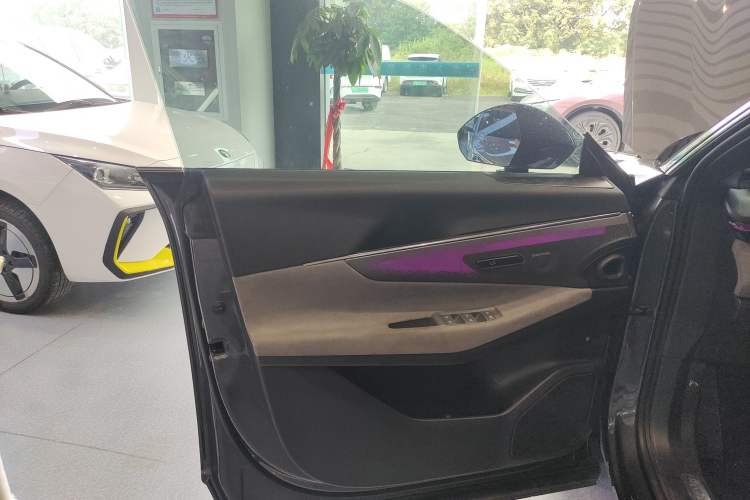 Used Lynk & Co 08 EM-P 2023 220km All-Wheel-Drive Performance Halo