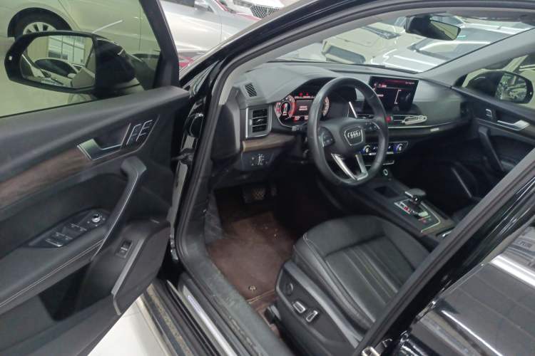 Used Audi Q5L 2023 40T Fashionable and Elegant Version
