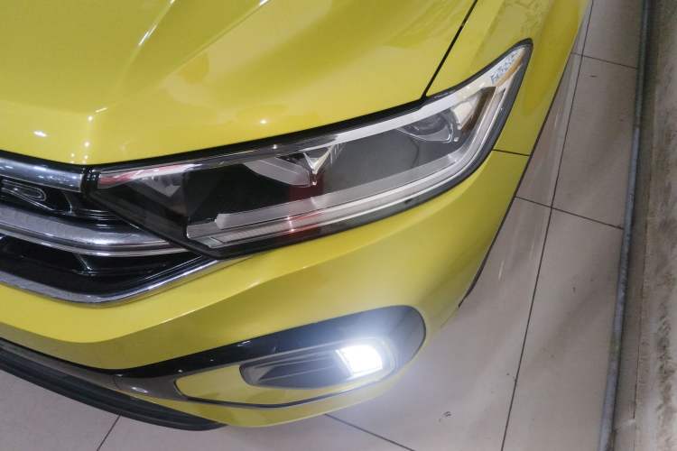 Used Volkswagen T-ROC 2023 300TSI DSG Two-Wheel Drive Starlight Edition
