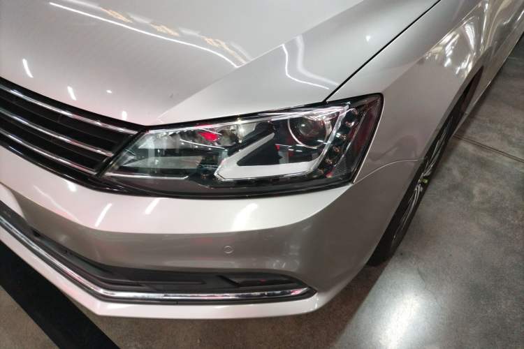 Used Volkswagen Sagitar 2017 230TSI Automatic Luxury Edition
