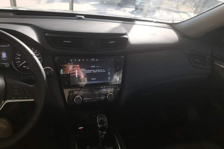 Used Nissan X-Trail 2023 Classic 2.0L Two-Wheel Drive Smart Connect Premium Edition
