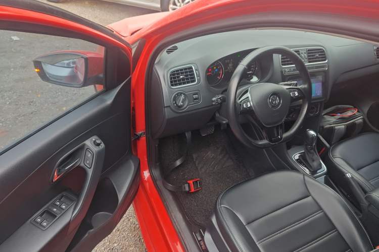 Used Volkswagen Polo 2016 1.6L Automatic Comfort Model