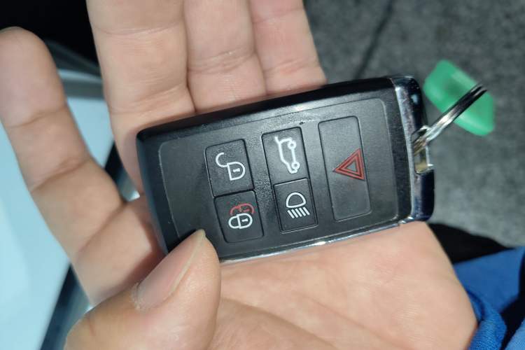 Used Land Rover Discovery Sport 2020 249 PS R-Dynamic Performance Edition
