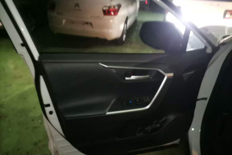 Used Toyota Wildlander 2022 2.0L CVT Two-Wheel Drive Luxury PLUS Edition
