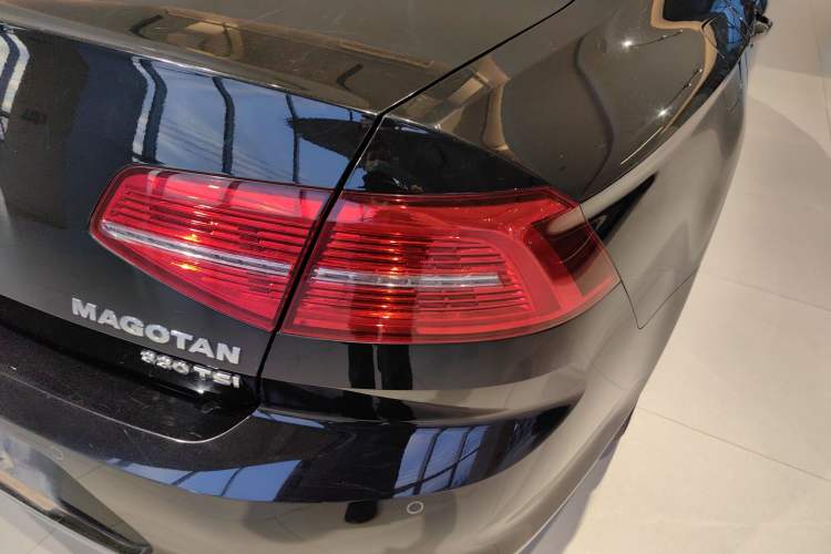 Used Volkswagen Magotan 2017 330TSI DSG Luxury Model
