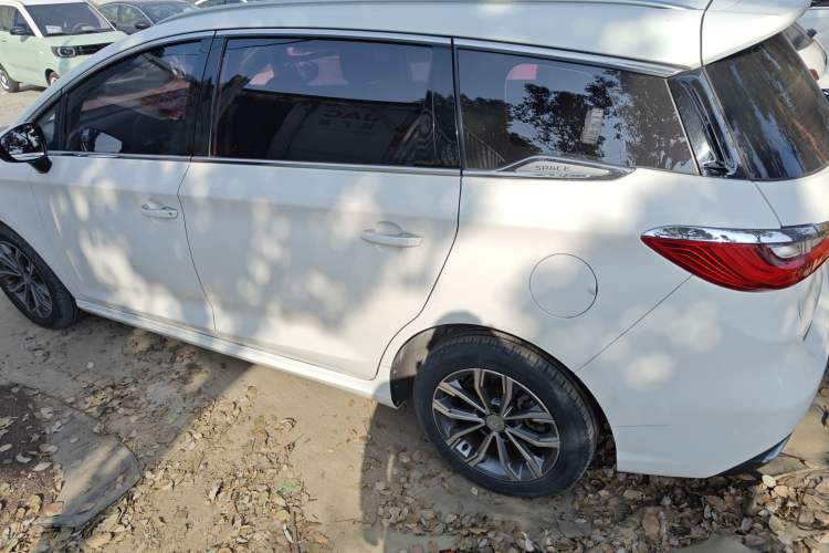 Used BYD Song MAX 2019 1.5T Automatic Smart Connect Ruiyi Sunroof Version 6 Seats China VI Standard
