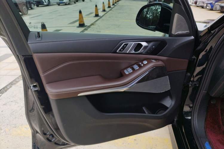 Used BMW X5 2022 Restyled xDrive 30Li Luxury Version M Sport Package
