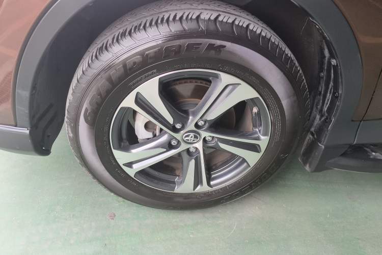 Used Toyota RAV4 2015 2.0L CVT Four-Wheel Drive New Edition
