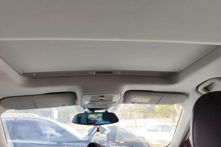 Used Roewe i5 2019 20T Automatic 4G Connected Supercharged Flagship Edition
