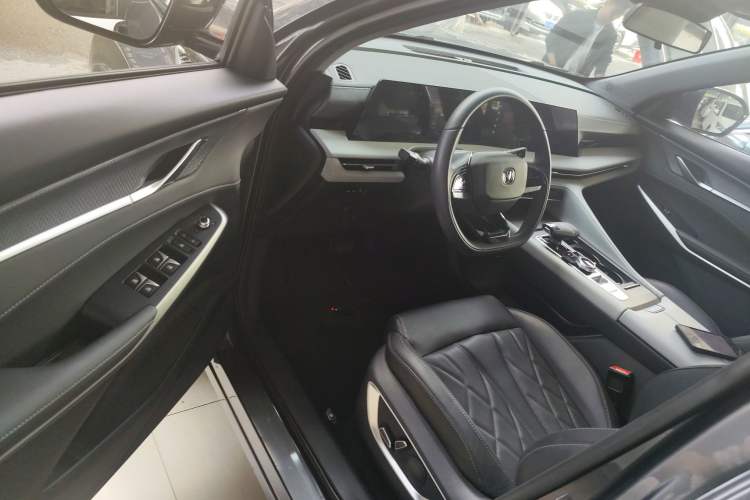 Used Changan CS75 PLUS 2024 3rd Generation Champion Edition 1.5T Intelligent Drive Dynamic Model
