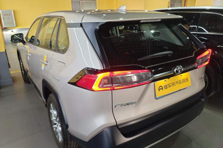 Used Toyota Wildlander 2024 2.0L CVT Two-Wheel Drive Leading Edition
