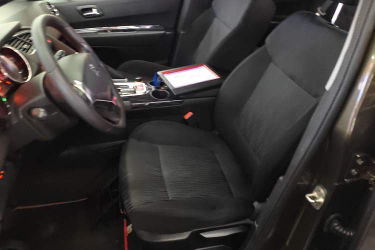 Used Peugeot 3008 2015 2.0L Automatic Classic Edition
