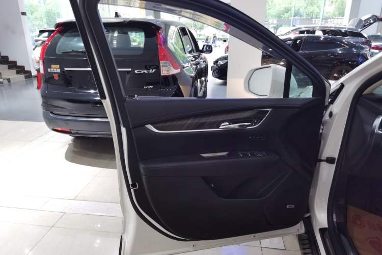 Used Cadillac XT5 2016 25T Luxury Model
