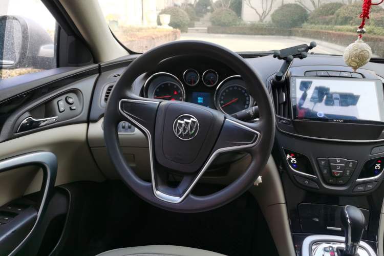 Used Buick Regal 2015 2.0L Leading Fashion Edition