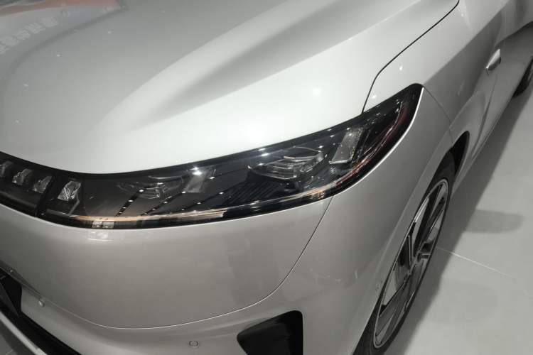 Used  eπ008 2024 210Max Range-Extended Version 6 Seats
