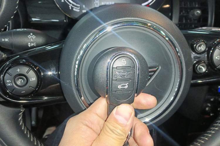 Used  MINI 2021 1.5T COOPER Artist Five-Door Edition
