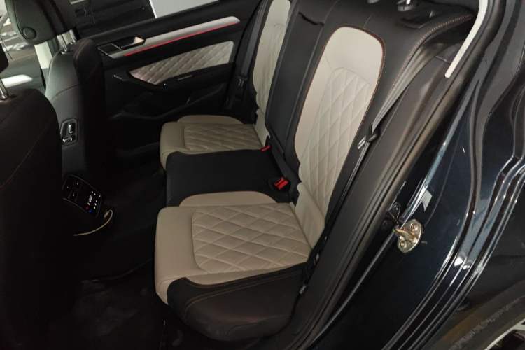 Used Volkswagen Magotan 2023 2 Million Units Commemorative Edition 330TSI DSG Luxury Version
