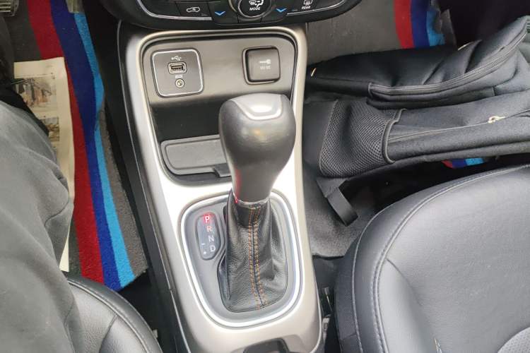 Used  Compass 2019 200T Automatic Family Edition - Connected Large Screen Version