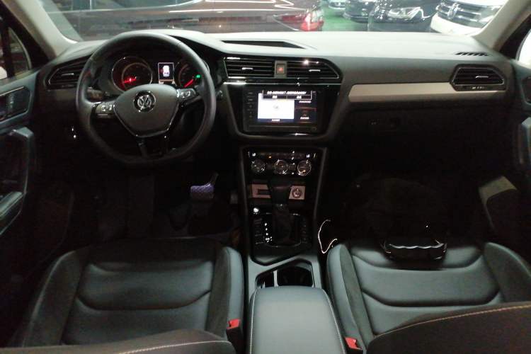 Used Volkswagen Tiguan L 2019 Revised 330TSI Automatic Two-Wheel Drive Smart & Luxury Edition China VI Standard
