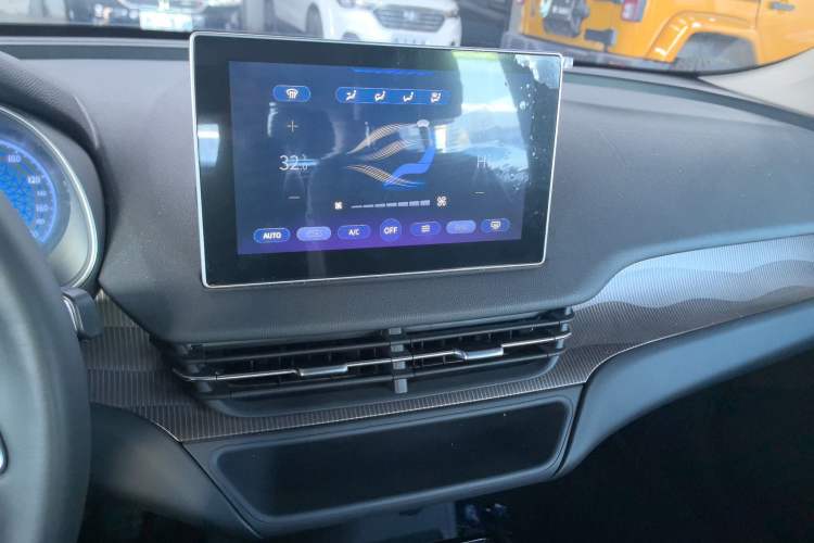 Used Hongqi E-QM5 2023 Base Travel Edition
