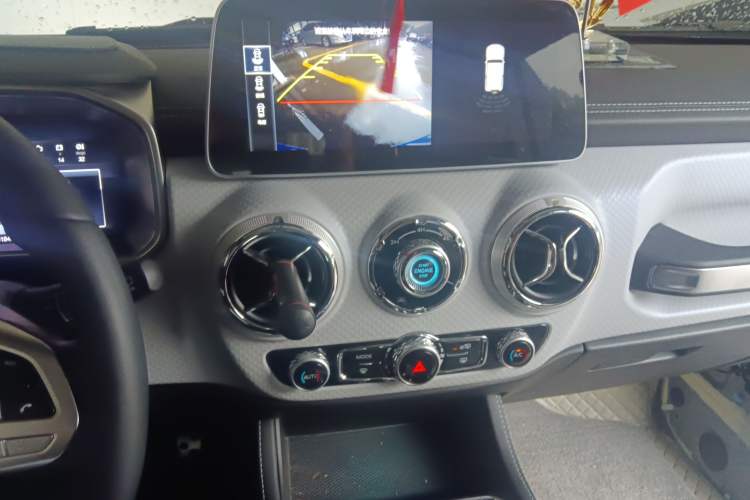 Used Beijing Auto BJ40 2023 2.0D Automatic Four-Wheel Drive Blade Hero Edition Adventurer Type
