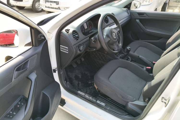 Used Volkswagen Jetta 2015 1.6L Manual Fashion Edition
