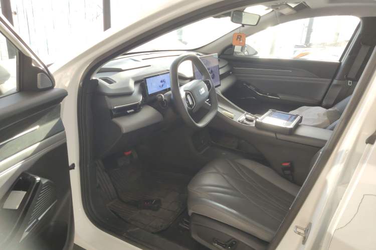 Used  L6 2025 EM-i 140km Explorer+ Edition