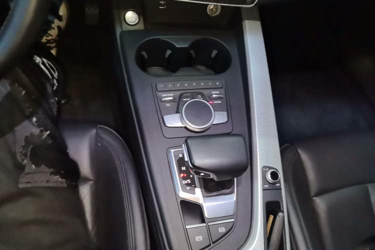 Used Audi A4L 2018 30th Anniversary Edition 40 TFSI Fashion Model
