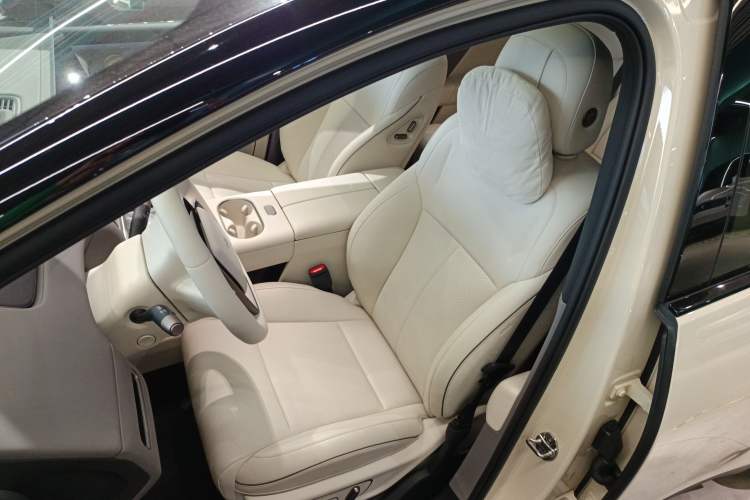 Used Li Auto Li Auto i6 2025 Model Two-Wheel-Drive Standard Type
