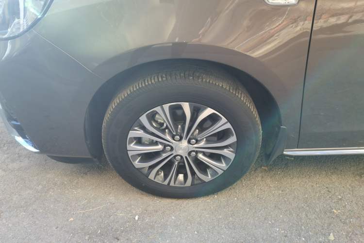 Used Buick GL8 2023 Facelifted Land Cruiser Executive Luxury Version
