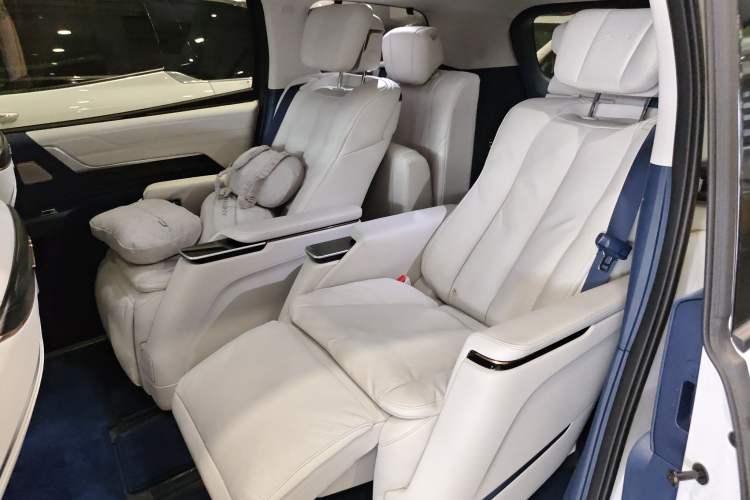 Used Buick Century 2025 2.0T Seven-Seater Yinshi Edition
