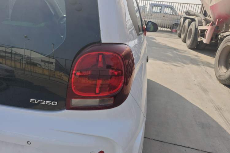 Used Roewe Clever 2021 302 km New Four-Seater Super-Efficient Version
