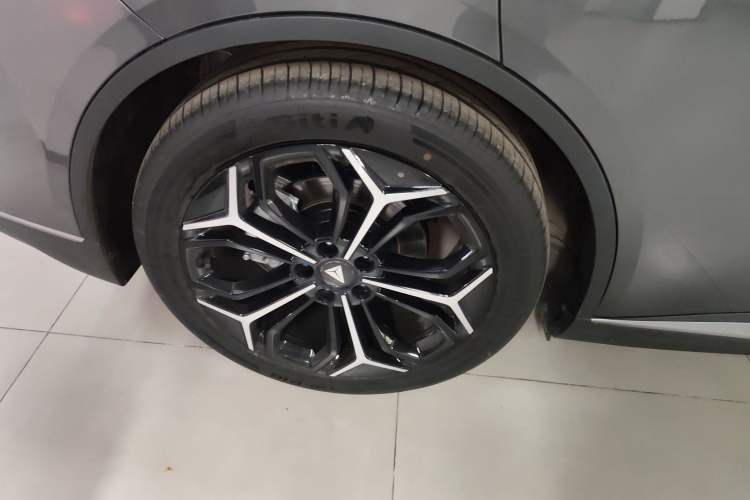 Used  L07 2024 230Max Qiankun Intelligent Driving ADS SE Range-Extended Version