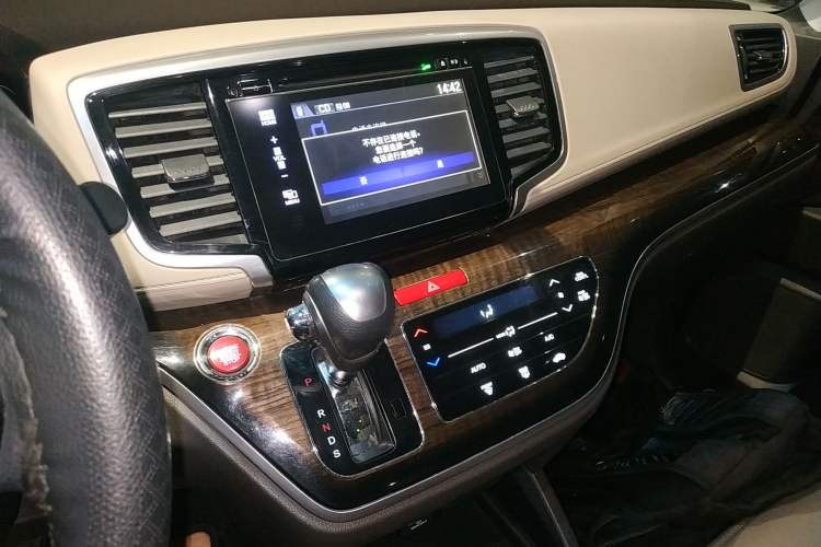 Used Honda Odyssey 2015 Revised 2.4L Luxury Edition
