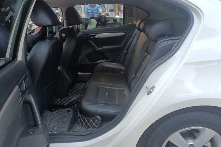 Used Volkswagen Lavida 2013 Revised Classic 1.6L Automatic Fashion Edition