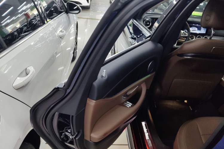 Used Mercedes-Benz E-Class 2016 E 300 L Sporty and Stylish Model