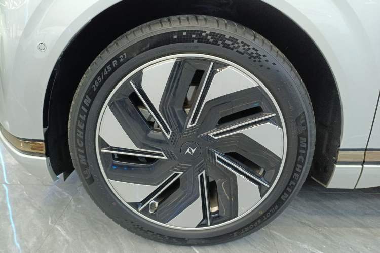 Used  eπ008 2024 210Max Range-Extended Version 6 Seats