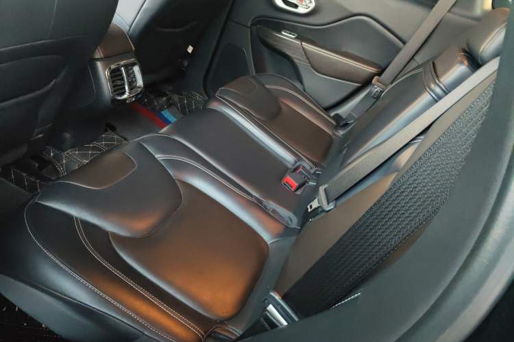 Used  Cherokee 2016 2.4L Professional Smart Version
